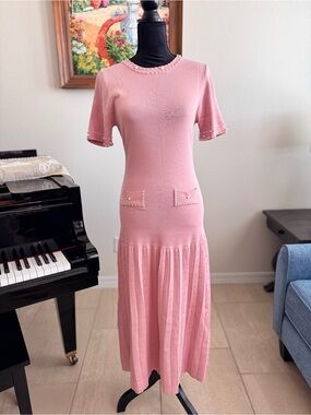 Elegant Pink Knit Midi Dress with Pearl Trim